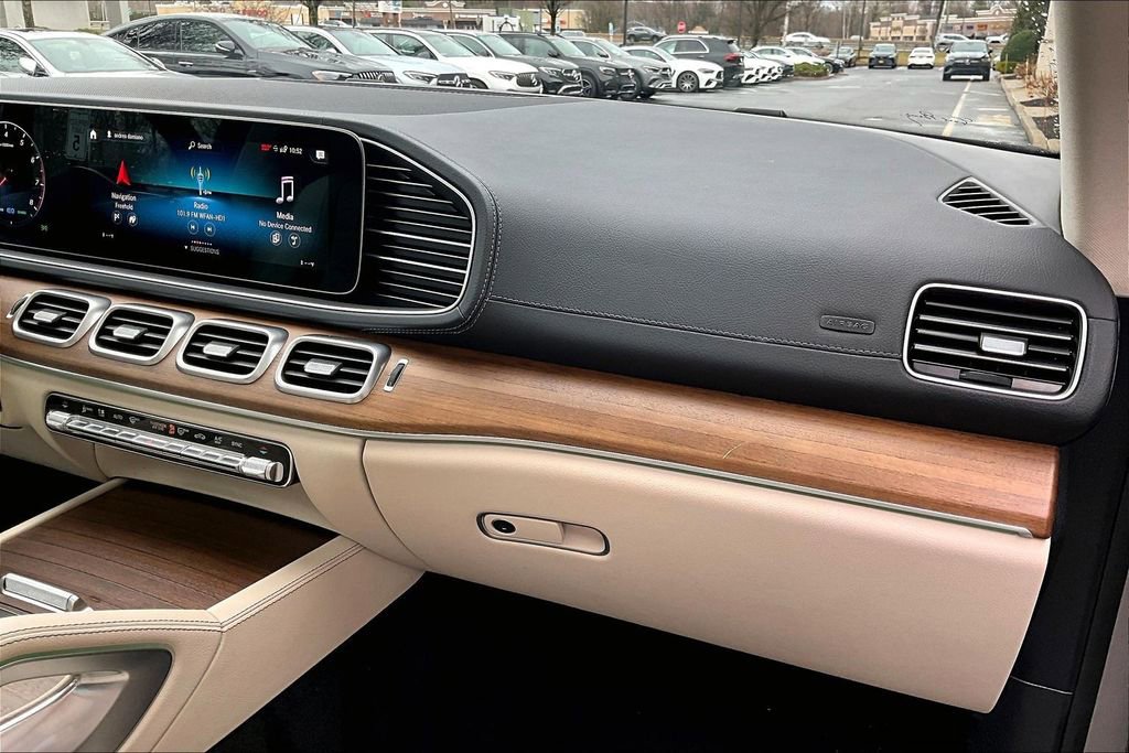 Certified 2022 Mercedes-Benz GLS 450 4MATIC image 16