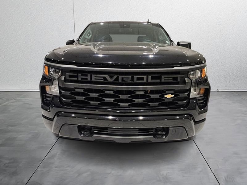 Used 2022 Chevrolet Silverado 1500 Custom image 2