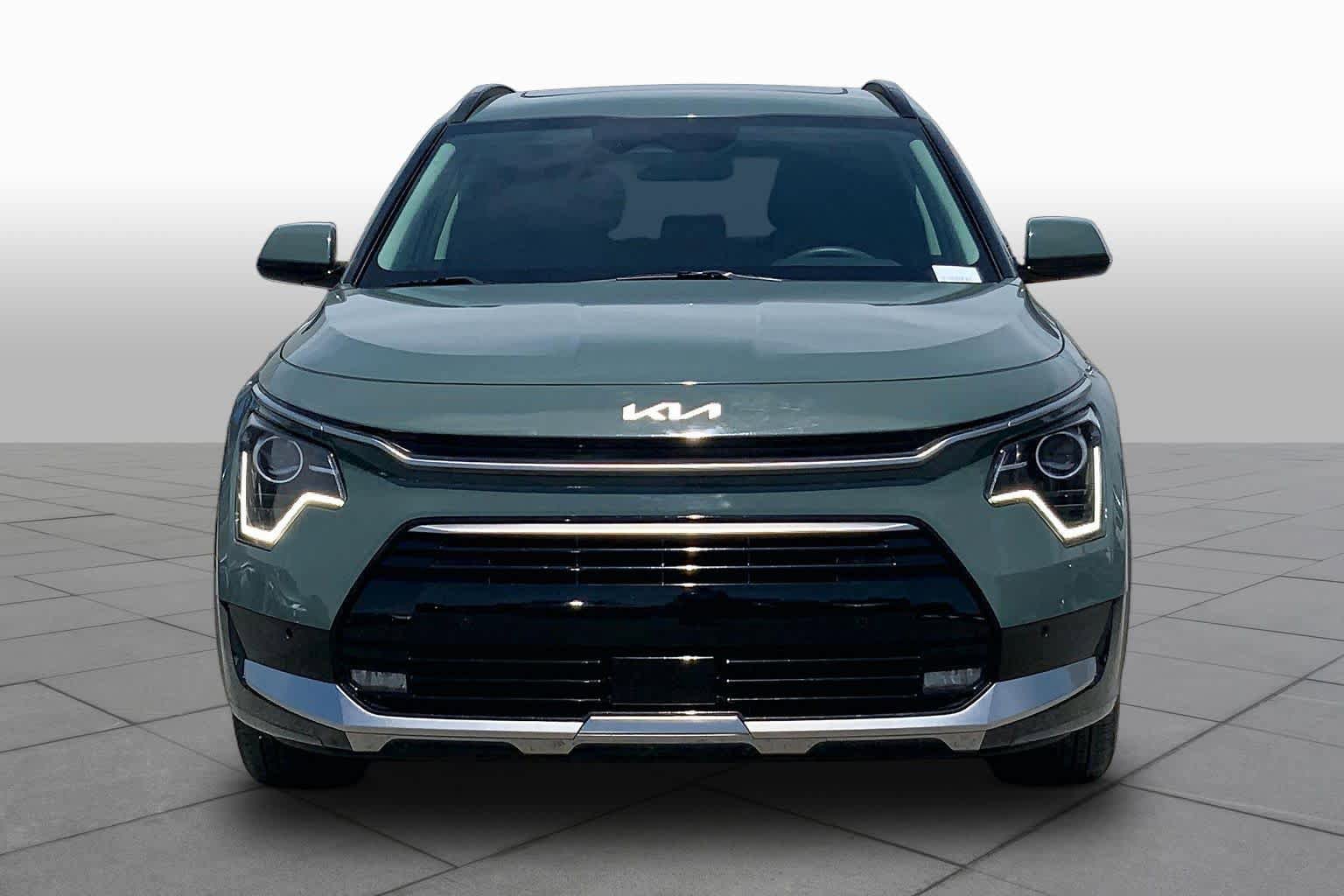 Used 2024 Kia Niro SX image 4