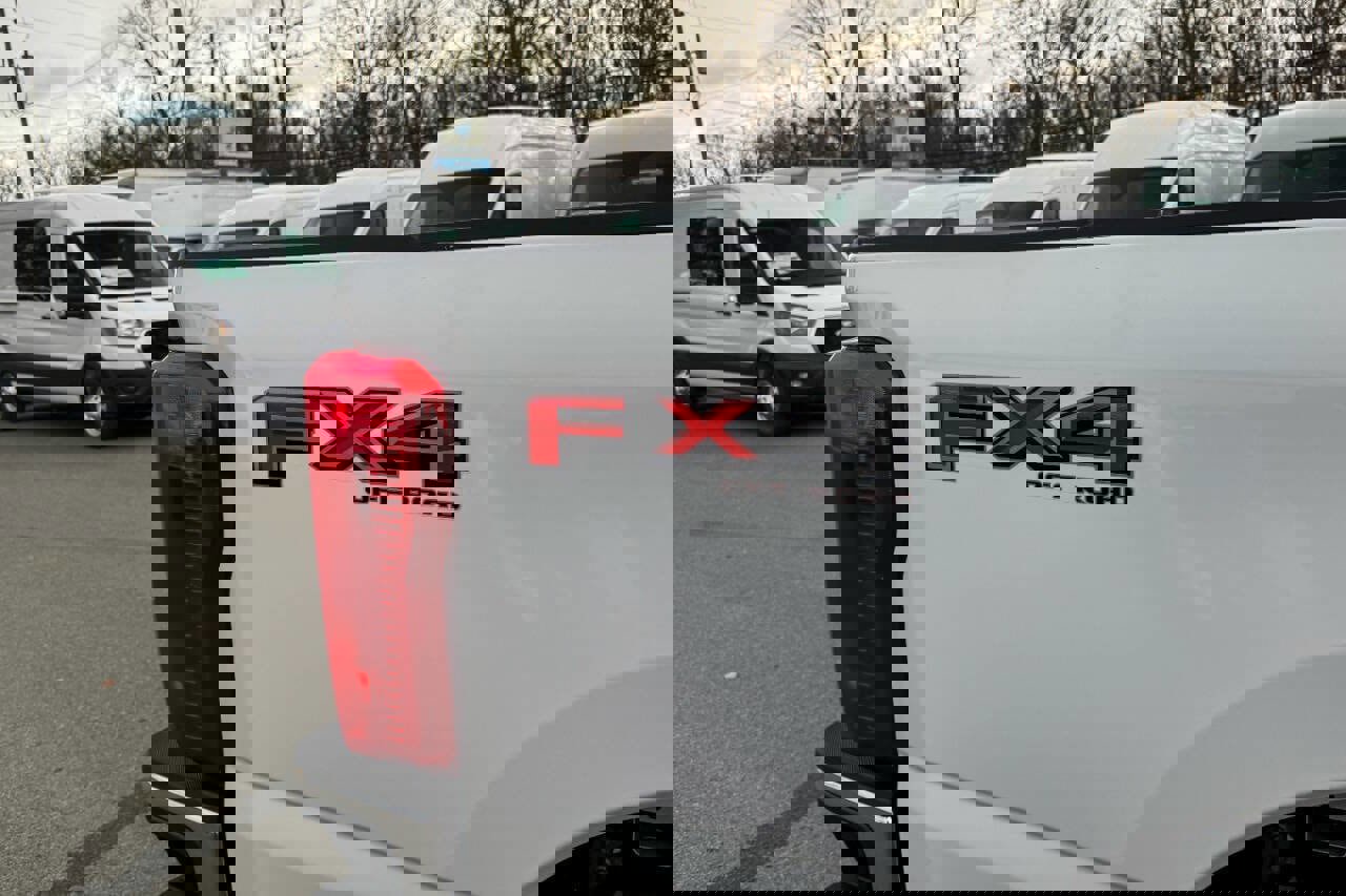 Used 2024 Ford F250 XLT w/ FX4 Off-Road Package image 19