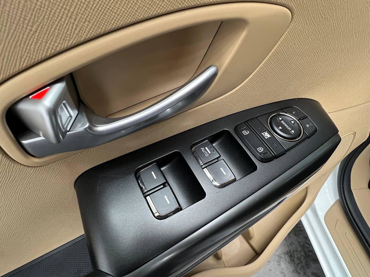 Used 2019 Kia Sedona EX image 24