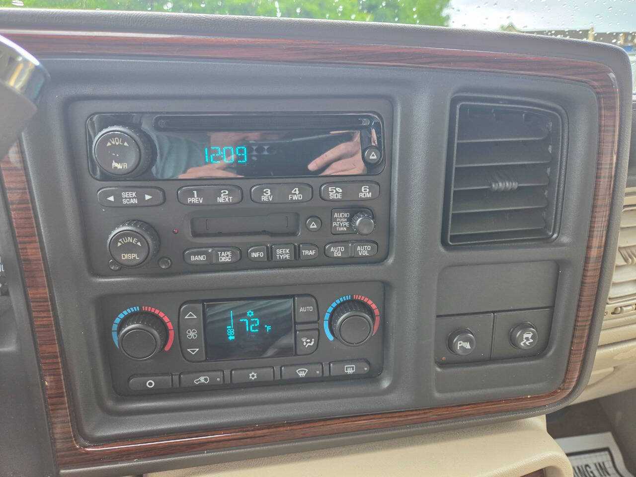 Used 2004 Cadillac Escalade AWD image 21