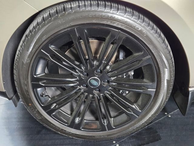 Used 2024 Land Rover Range Rover SE image 12