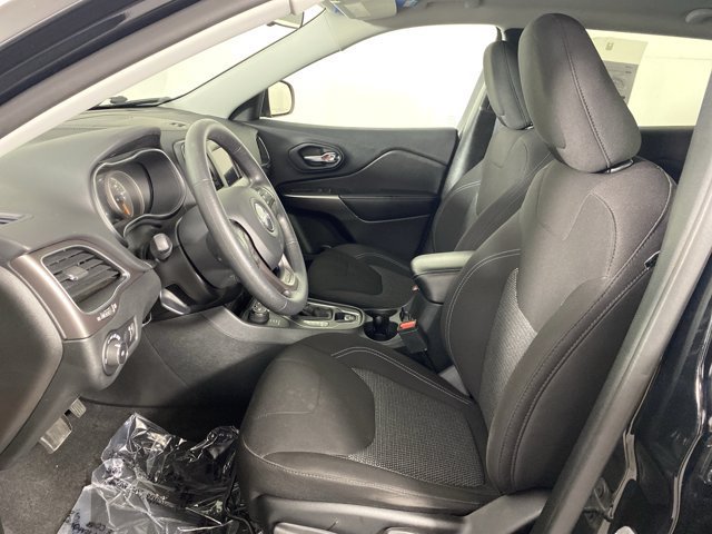 Used 2019 Jeep Cherokee Latitude w/ Popular Appearance Group AWD/4WD image 15