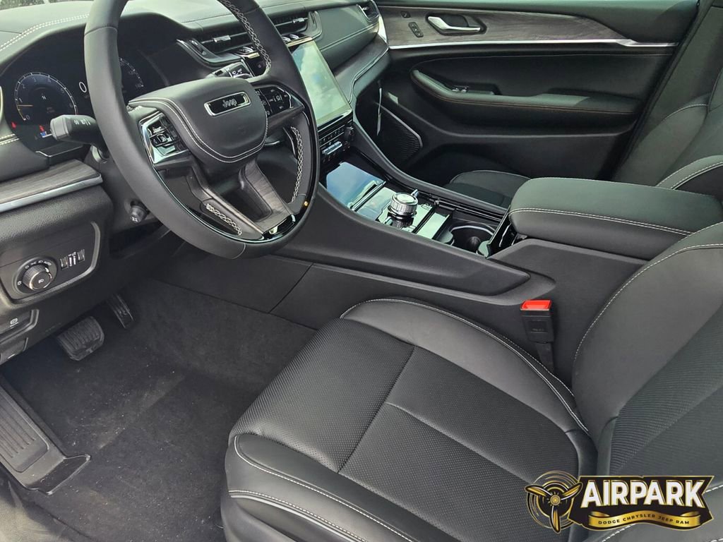 New 2025 Jeep Grand Cherokee Overland w/ Adv Protech Group III AWD/4WD image 15