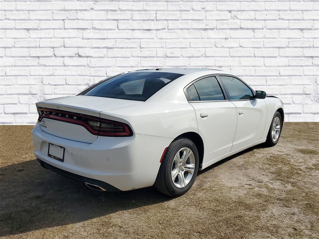 Used 2022 Dodge Charger SXT image 2