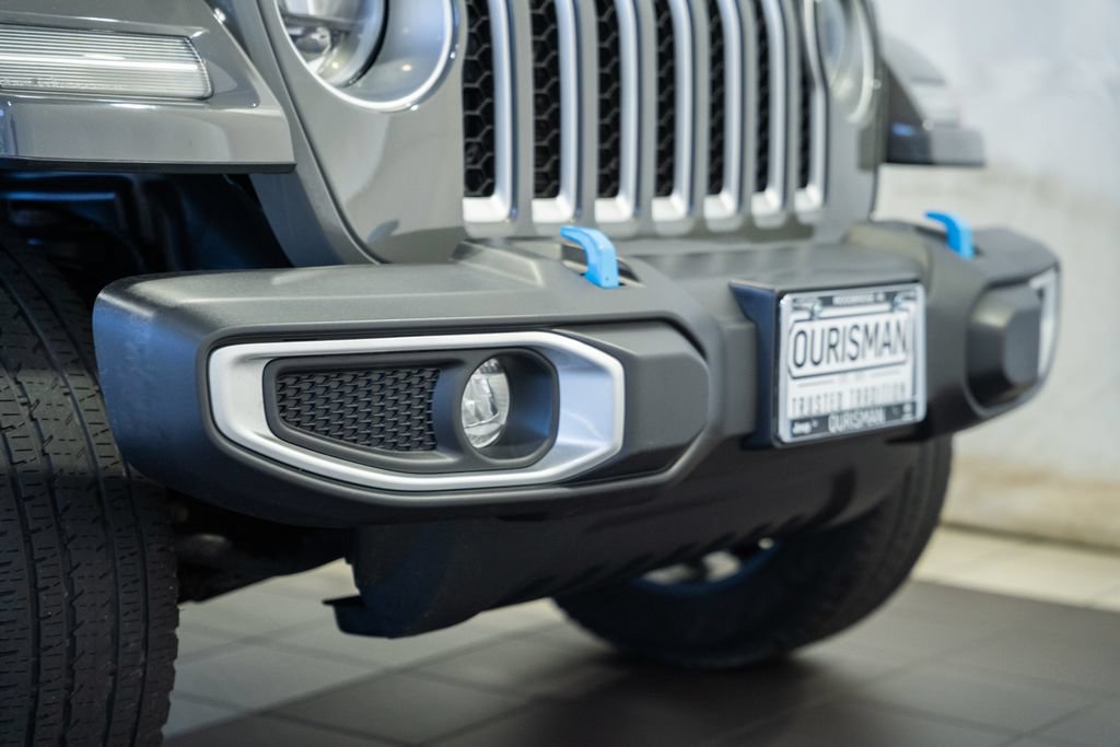 Used 2023 Jeep Wrangler Unlimited Sahara w/ Cold Weather Group AWD/4WD image 18