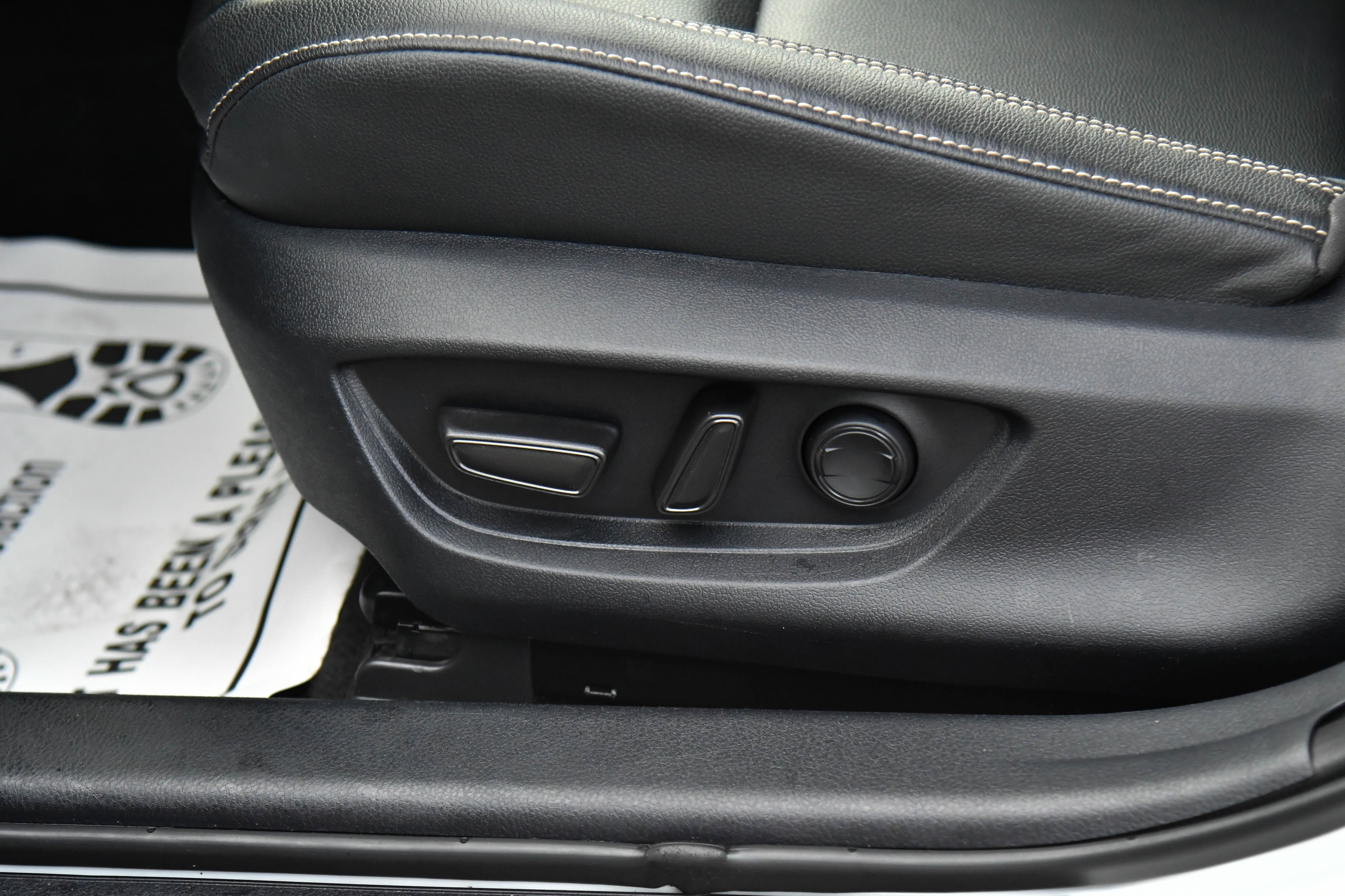 Used 2025 Toyota Camry SE image 17