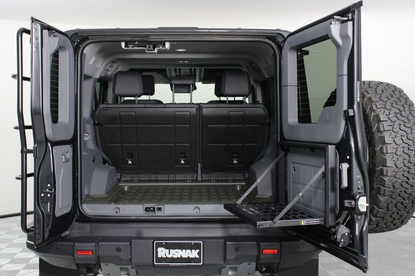 Used 2024 INEOS Grenadier Fieldmaster Edition image 21