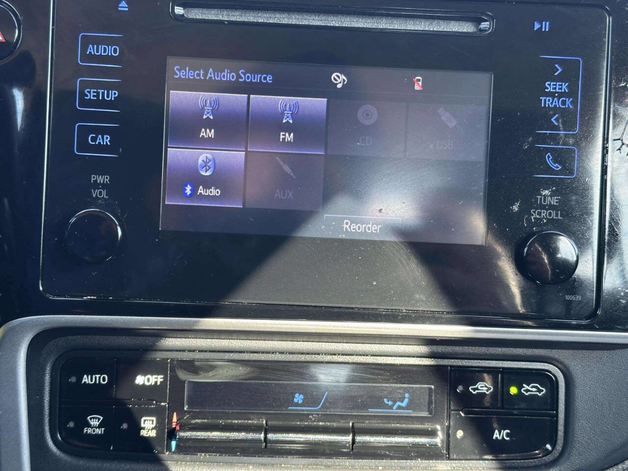 Used 2017 Toyota Corolla LE image 32