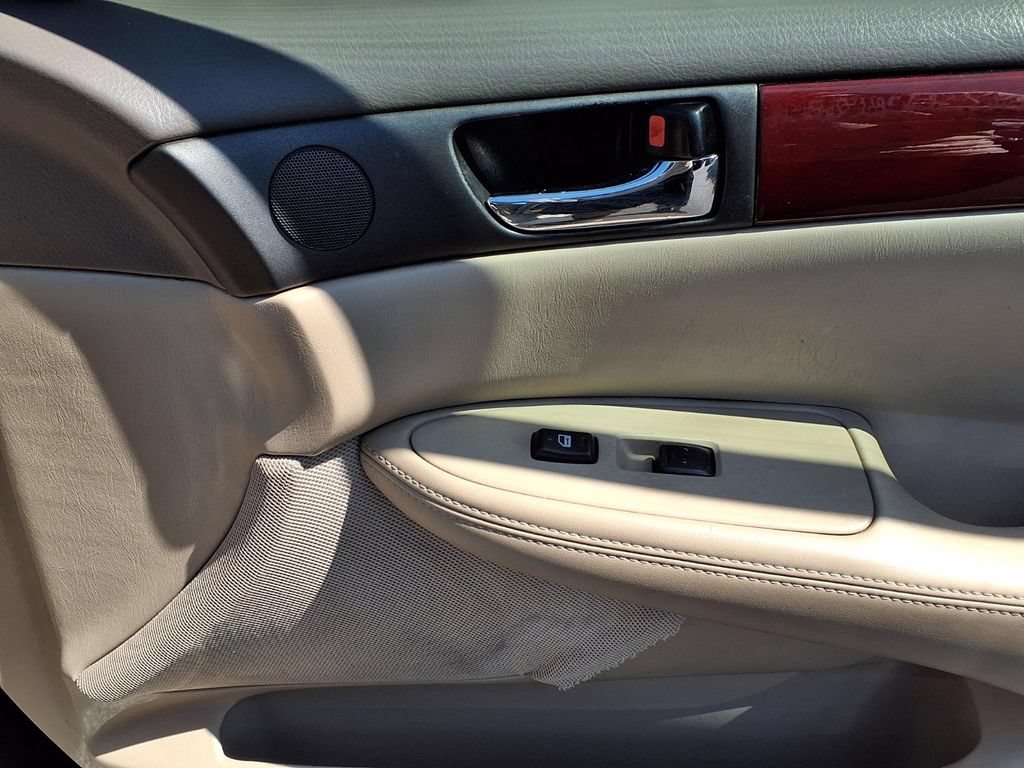 Used 2004 Lexus ES 330 FWD image 23
