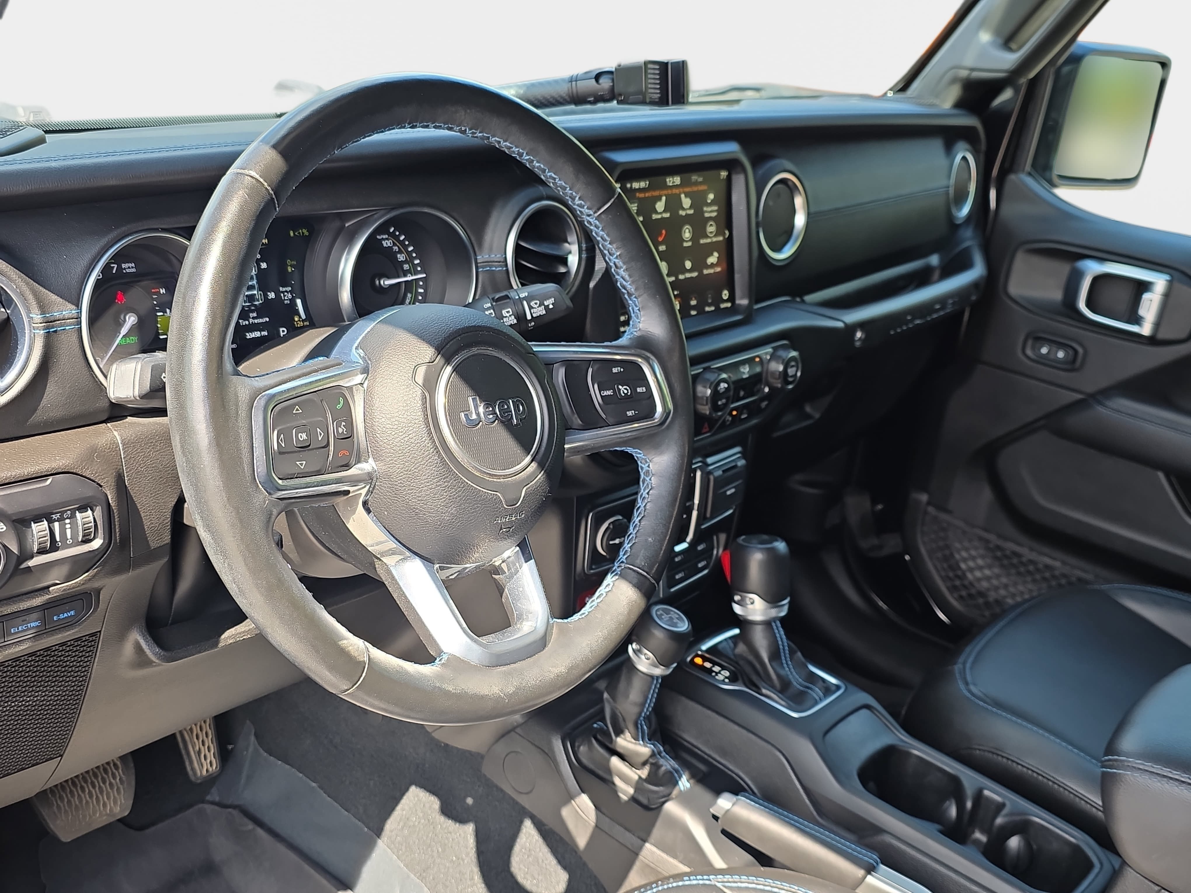 Used 2022 Jeep Wrangler Unlimited Rubicon 4xe w/ Cold Weather Group AWD/4WD image 14