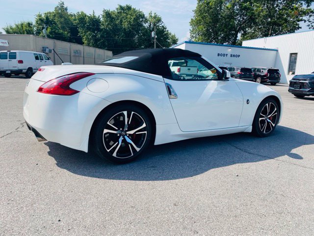 Used 2018 Nissan 370Z Touring Sport RWD image 7