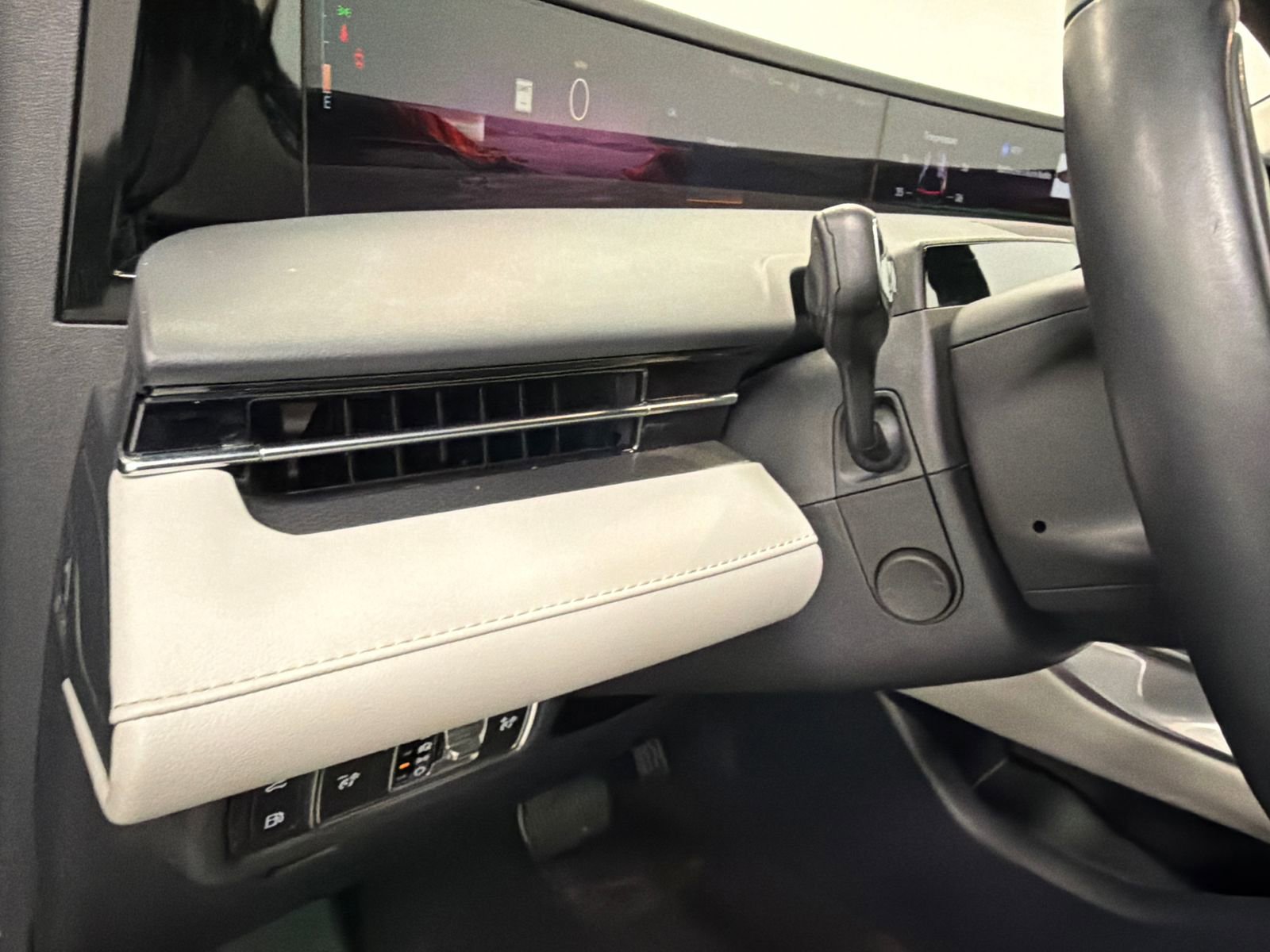 Used 2024 Lincoln Nautilus Premier w/ Equipment Group 102A image 33