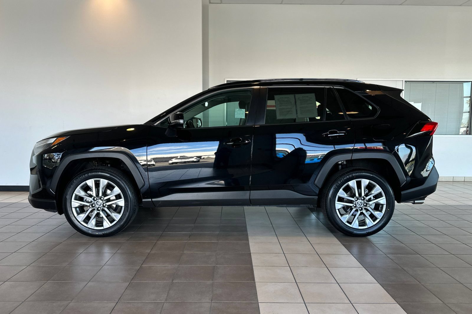 Certified 2022 Toyota RAV4 XLE Premium AWD/4WD image 7