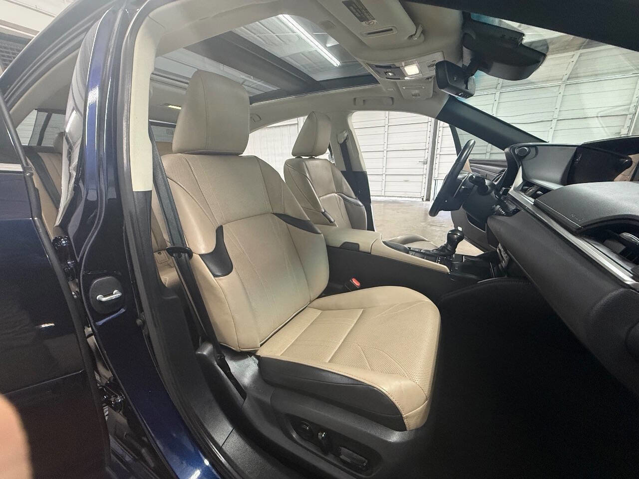 Used 2019 Lexus ES 350 image 29