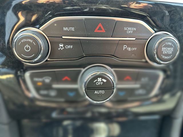 Used 2023 Chrysler 300 Touring L w/ Comfort Group image 18