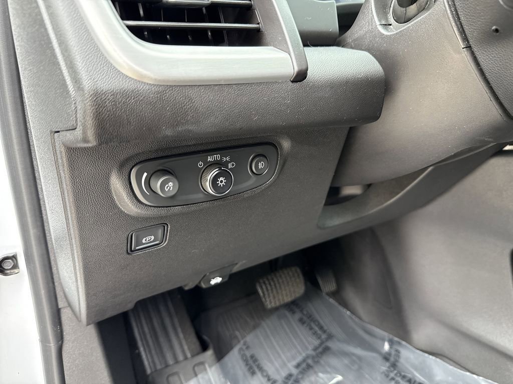 Used 2022 GMC Terrain SLT w/ Elevation Edition image 11