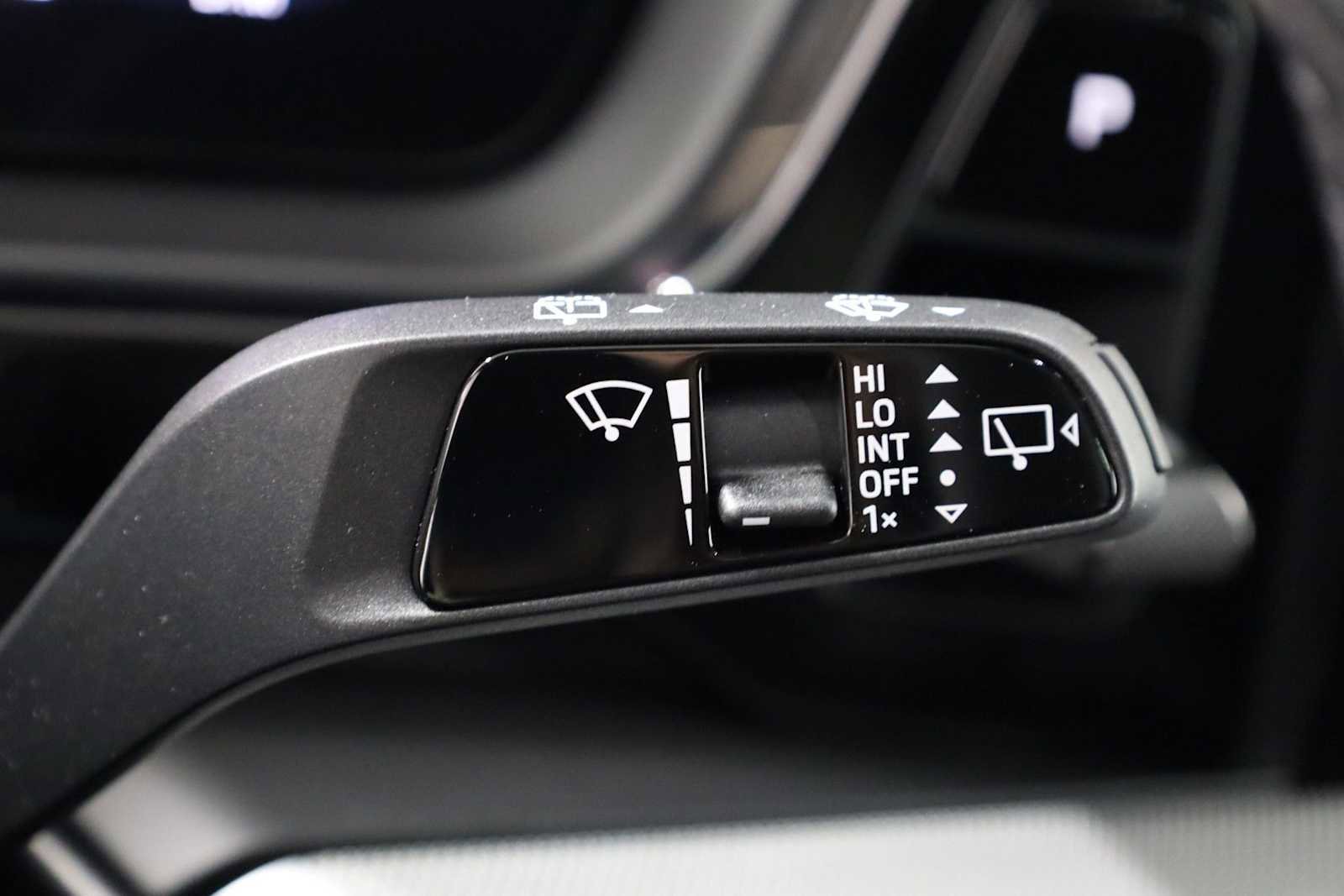 Certified 2025 Porsche Cayenne image 28