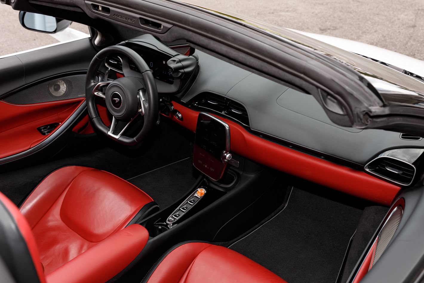Used 2025 McLaren Artura Spider RWD image 58