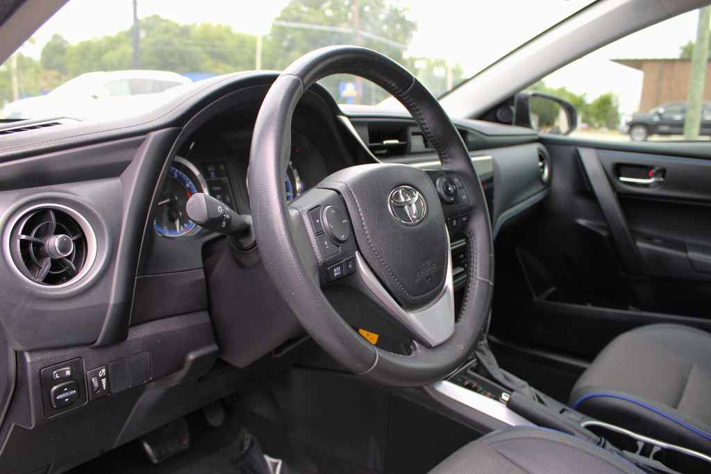 Used 2019 Toyota Corolla SE FWD image 14