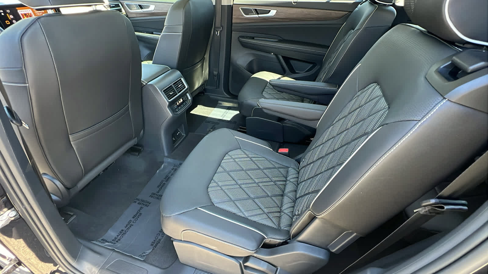 Certified 2025 Volkswagen Atlas SEL Premium R-Line AWD/4WD image 24
