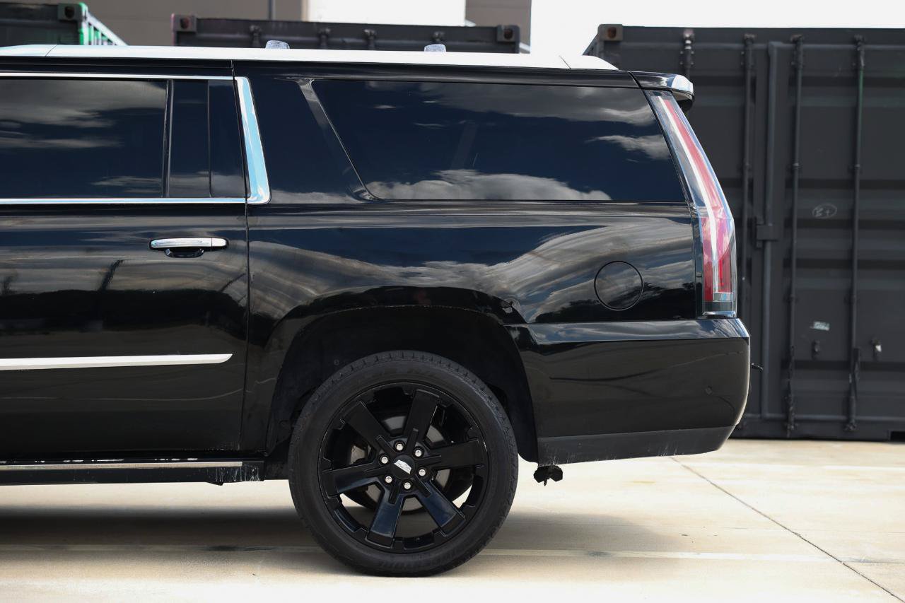 Used 2017 Cadillac Escalade ESV Platinum RWD image 28