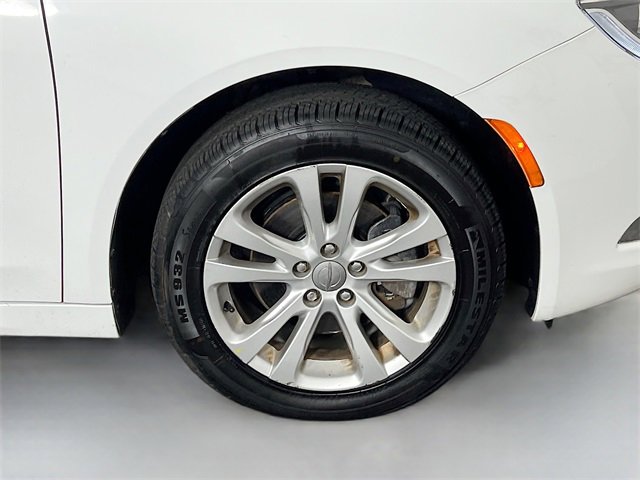Used 2015 Chrysler 200 Limited image 32