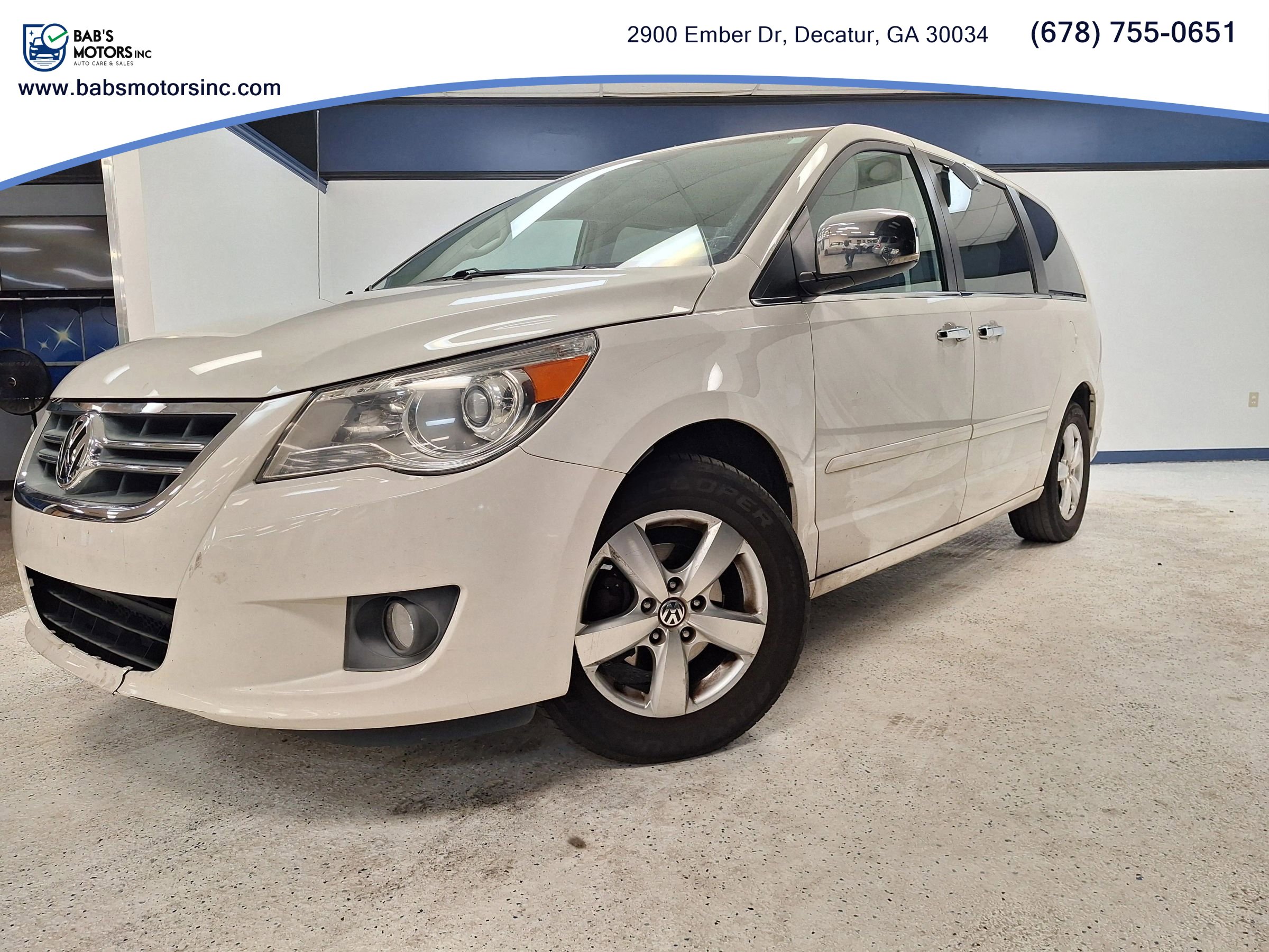Used 2011 Volkswagen Routan SEL Premium FWD image 7