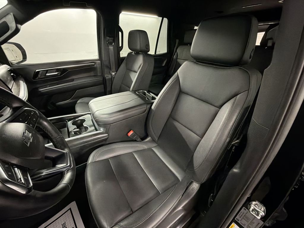 Used 2025 Chevrolet Tahoe Z71 w/ Comfort Package image 19