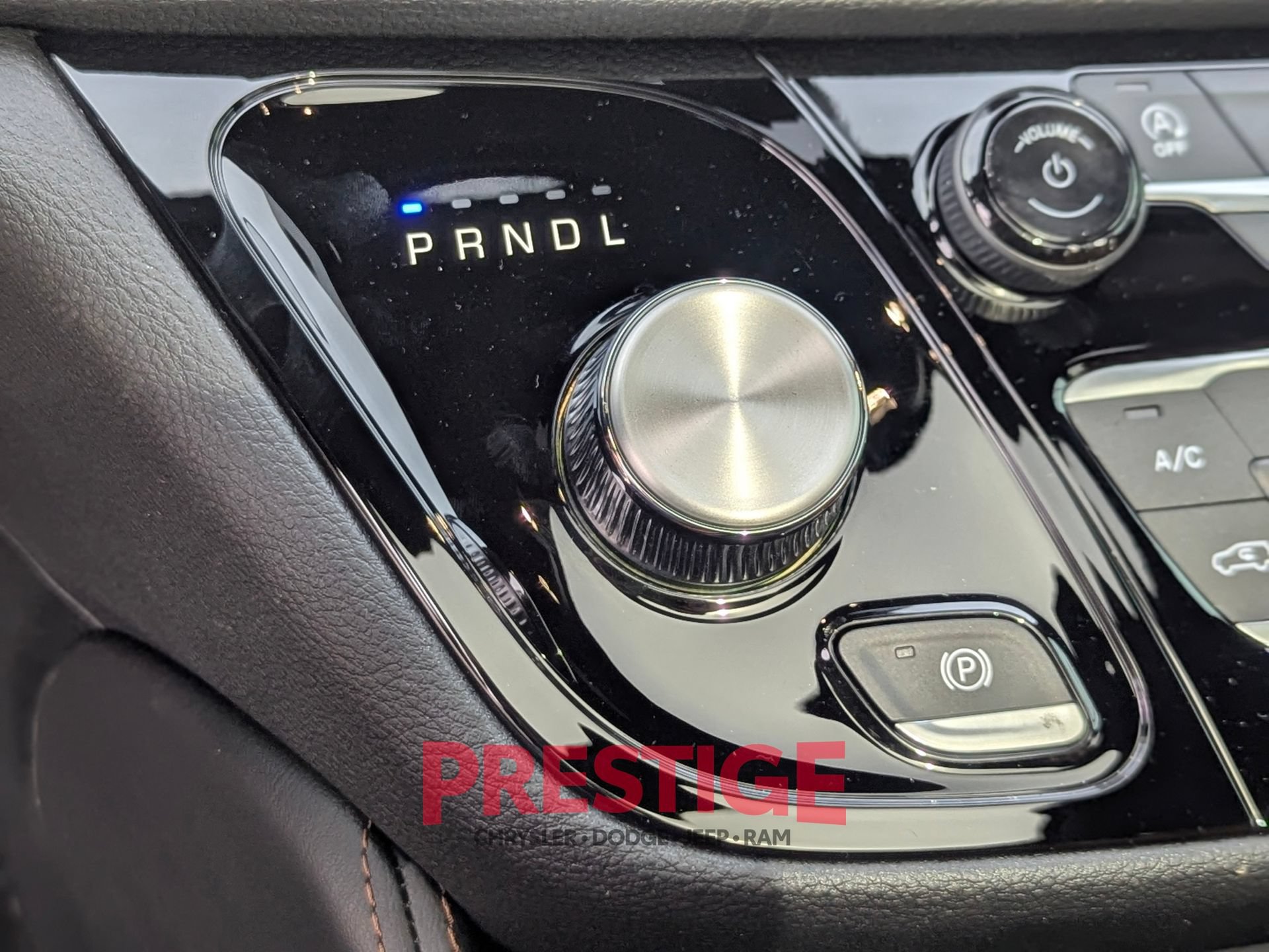 New 2026 Chrysler Pacifica Pinnacle w/ Trailer Tow Group AWD/4WD image 19
