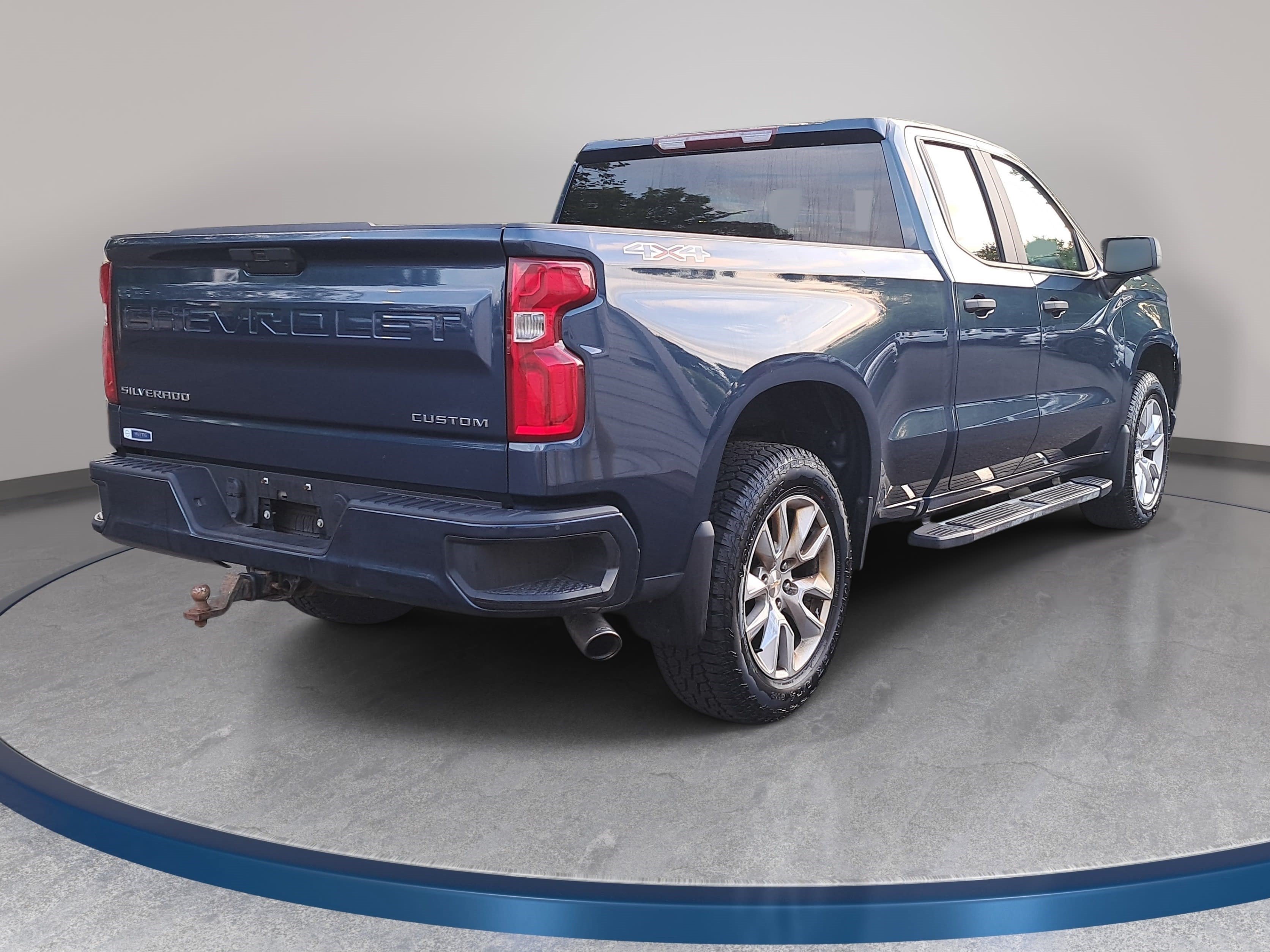 Used 2019 Chevrolet Silverado 1500 Custom w/ Custom Value Package AWD/4WD image 5