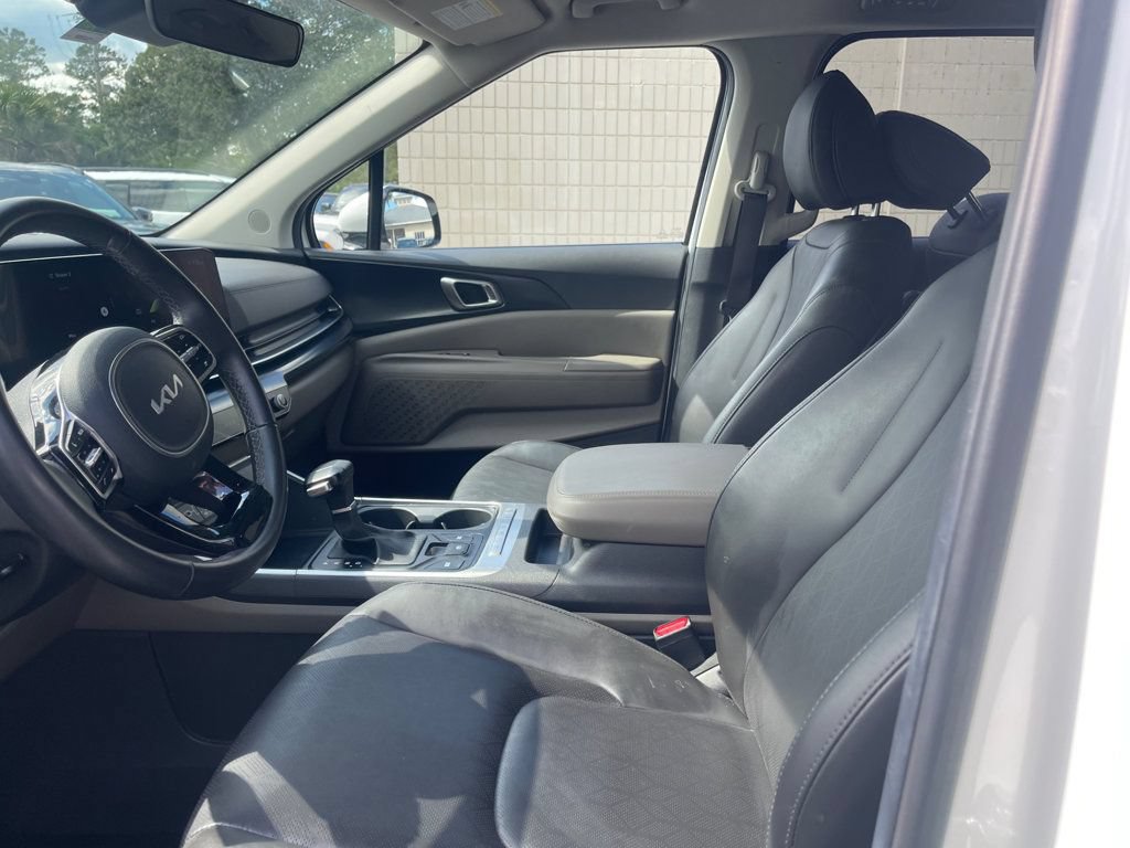 Used 2026 Kia Carnival FWD image 12