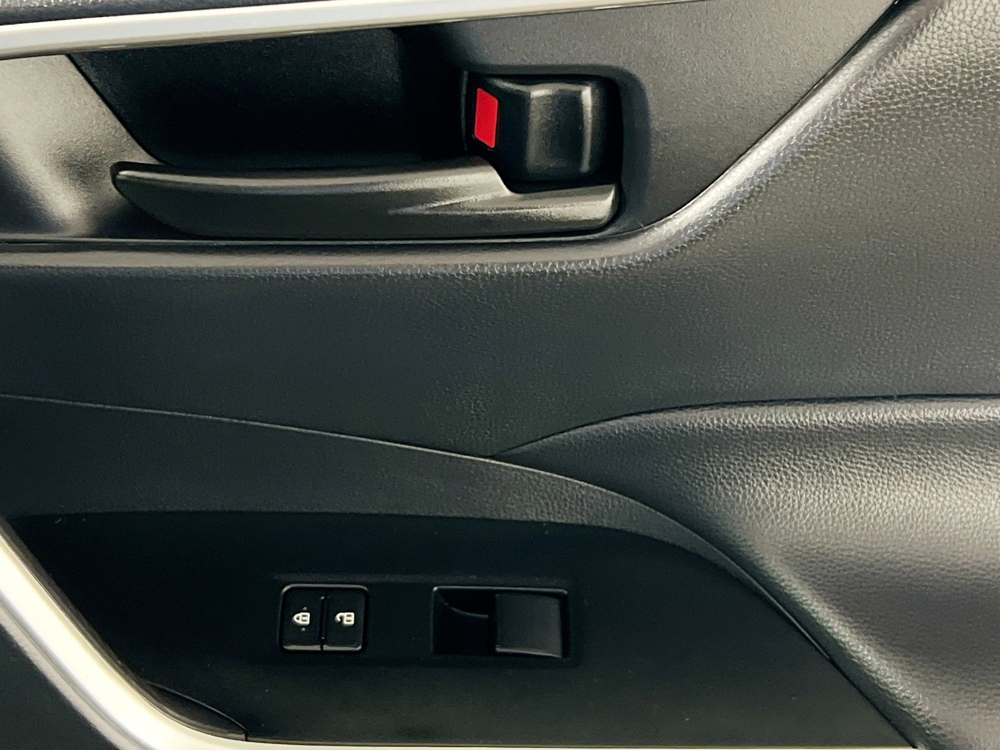 Used 2025 Toyota RAV4 LE image 31