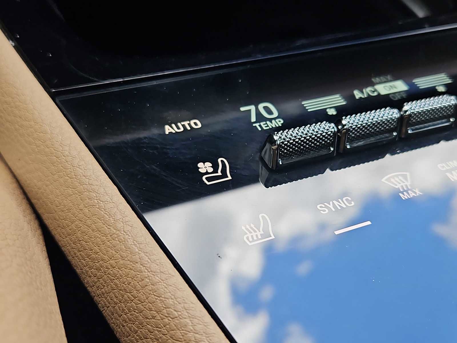 Certified 2024 Porsche Cayenne AWD/4WD image 32