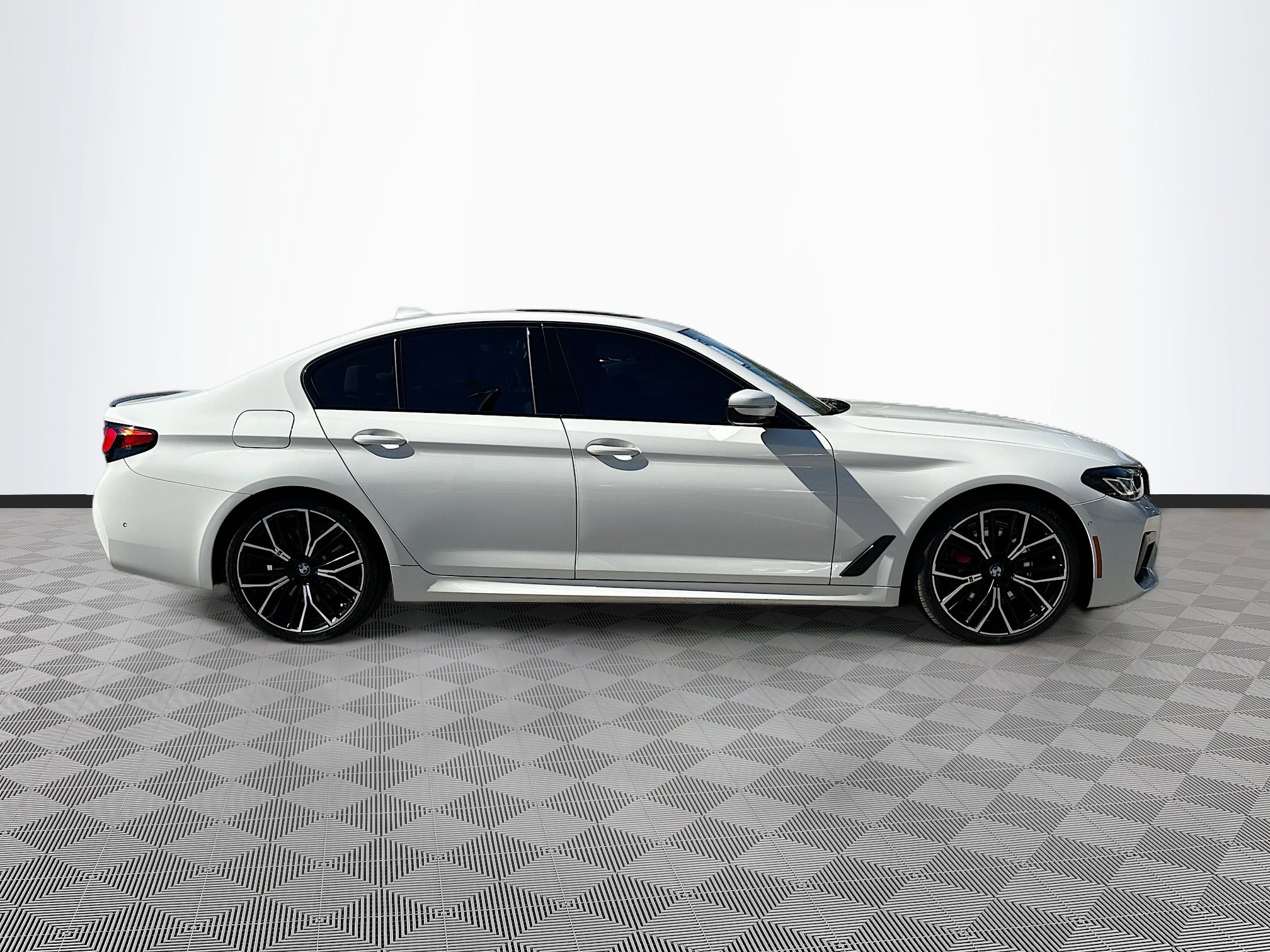 Used 2023 BMW 530i w/ M Sport Package image 8