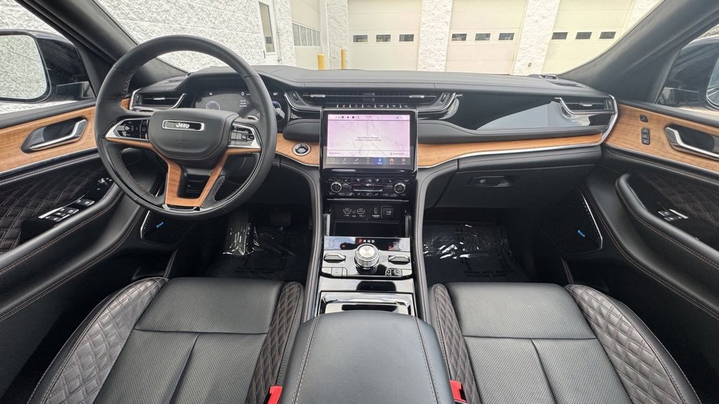 Used 2024 Jeep Grand Cherokee L Summit image 18