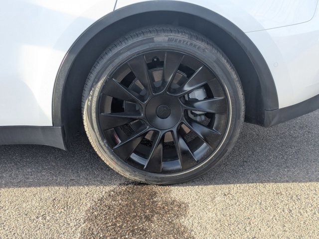 Used 2021 Tesla Model Y Long Range image 25