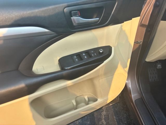 Used 2018 Toyota Highlander XLE AWD/4WD image 9