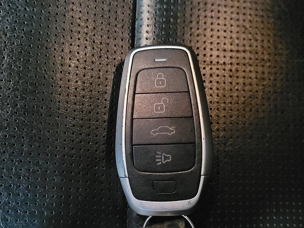 Used 2015 Ford Taurus Limited FWD image 32
