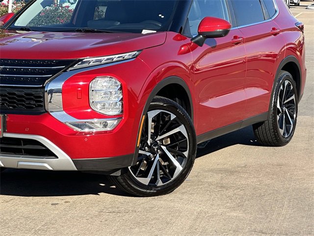 Used 2024 Mitsubishi Outlander SE image 3