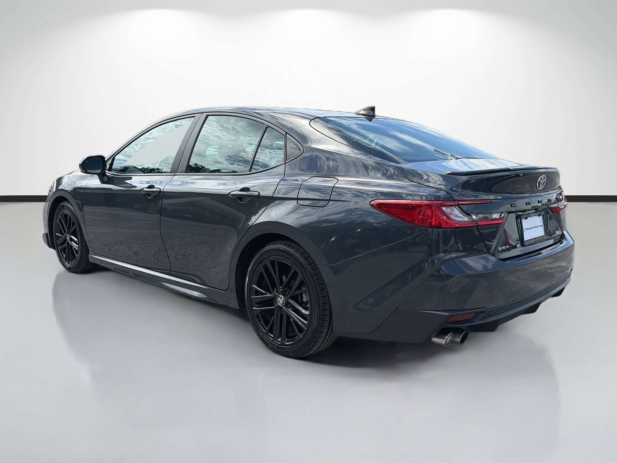 Used 2025 Toyota Camry SE FWD image 5