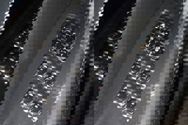 Used 2013 Hyundai Azera Limited w/ Technology Pkg image 10