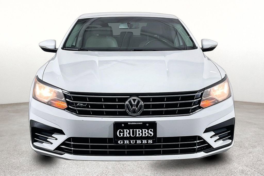 Used 2018 Volkswagen Passat 2.0T R-Line FWD image 4
