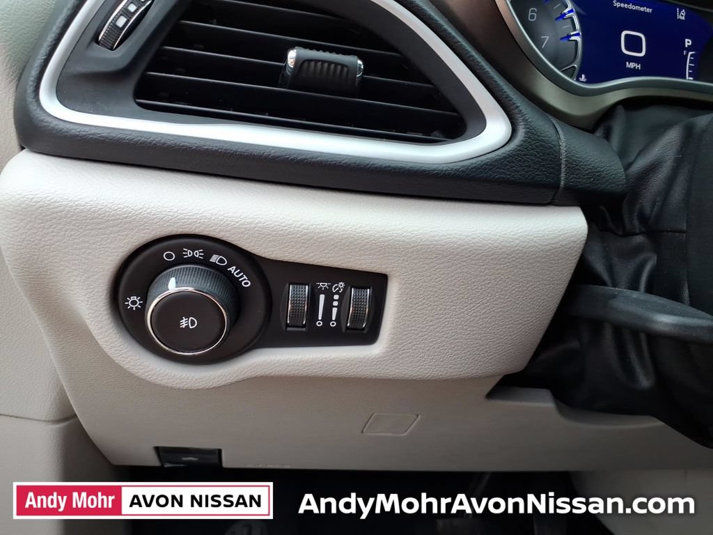 Used 2019 Chrysler Pacifica Touring Plus w/ Advanced Safetytec Group FWD image 16