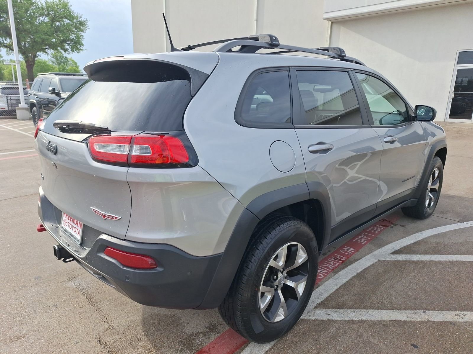 Used 2017 Jeep Cherokee Trailhawk image 6