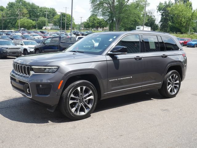 Used 2024 Jeep Grand Cherokee Overland AWD/4WD image 9