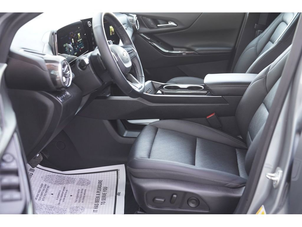 Used 2025 Chevrolet Equinox LT w/ Convenience Package II image 12