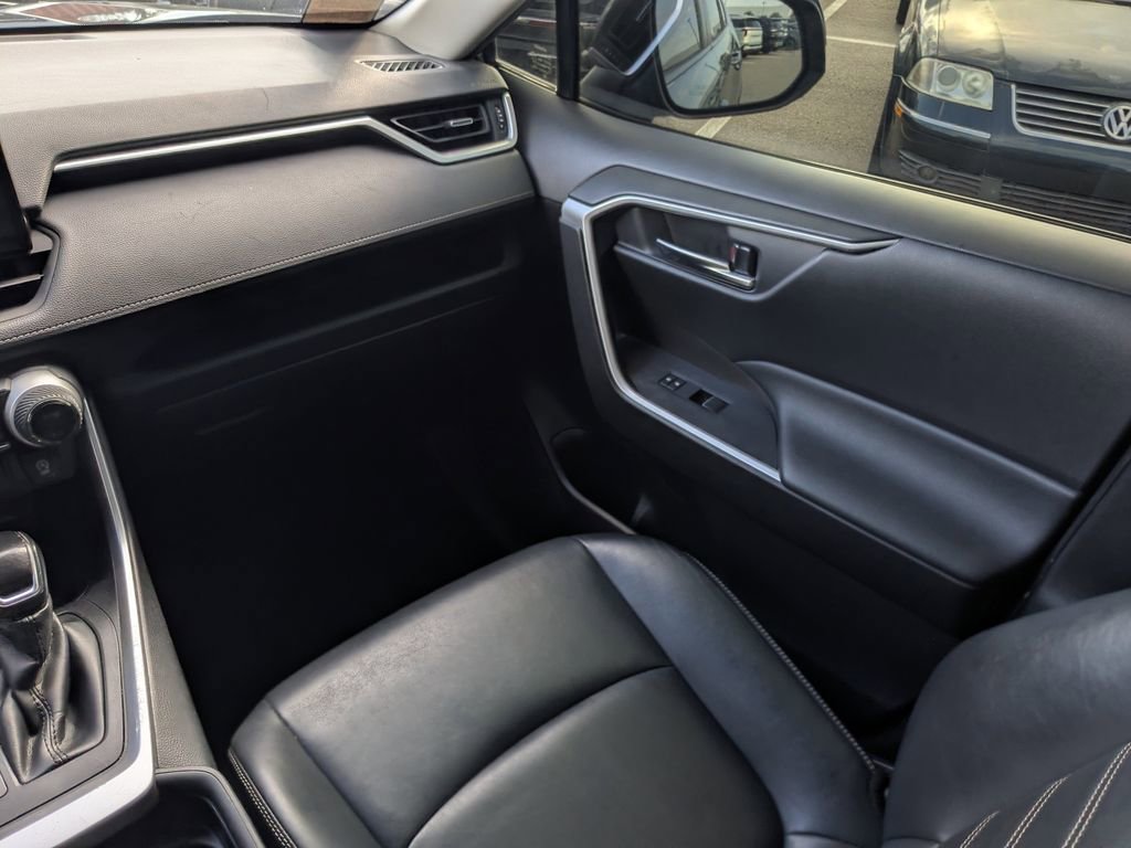 Used 2021 Toyota RAV4 XLE Premium image 21