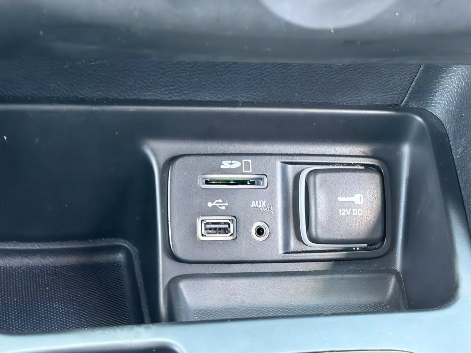 Used 2016 Jeep Cherokee Sport FWD image 24